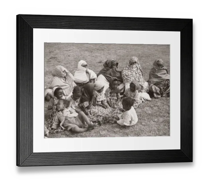 Framed Print : 1940s East Africa - Somali women itinerant traders, Kenya Framed Print : 1940s East Africa - Somali women itinerant traders, Kenya