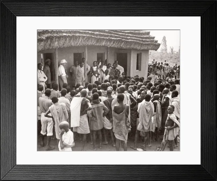 Framed Print : East Africa - Uganda inoculation tsetse fly Framed Print : East Africa - Uganda inoculation tsetse fly
