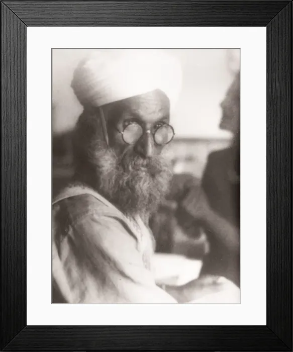 Framed Print : 1940s East Africa - Kenya - an Indian fundi or craftsman Framed Print : 1940s East Africa - Kenya - an Indian fundi or craftsman