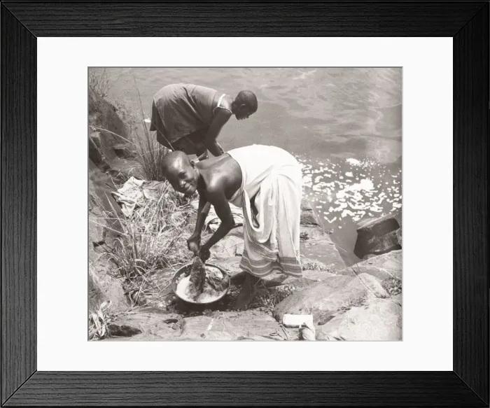 Framed Print : 1940s East Africa - Uganda washing clothes Lake Victoria Framed Print : 1940s East Africa - Uganda washing clothes Lake Victoria