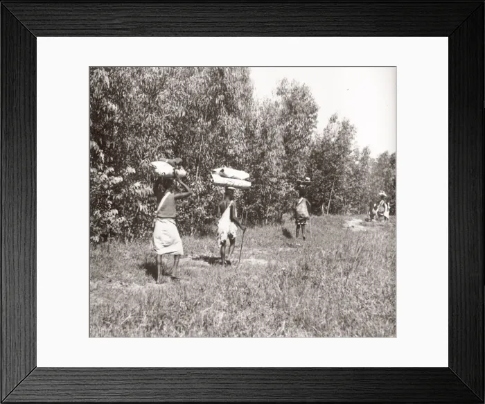 Framed Print : 1940s East Africa - Uganda - migrant workers from Congo Framed Print : 1940s East Africa - Uganda - migrant workers from Congo
