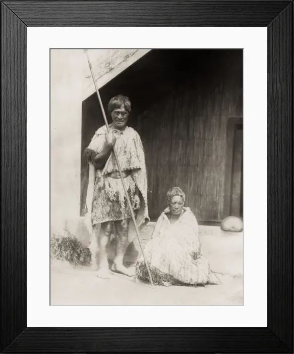 Framed Print : Maori man and woman, New Zealand Framed Print : Maori man and woman, New Zealand