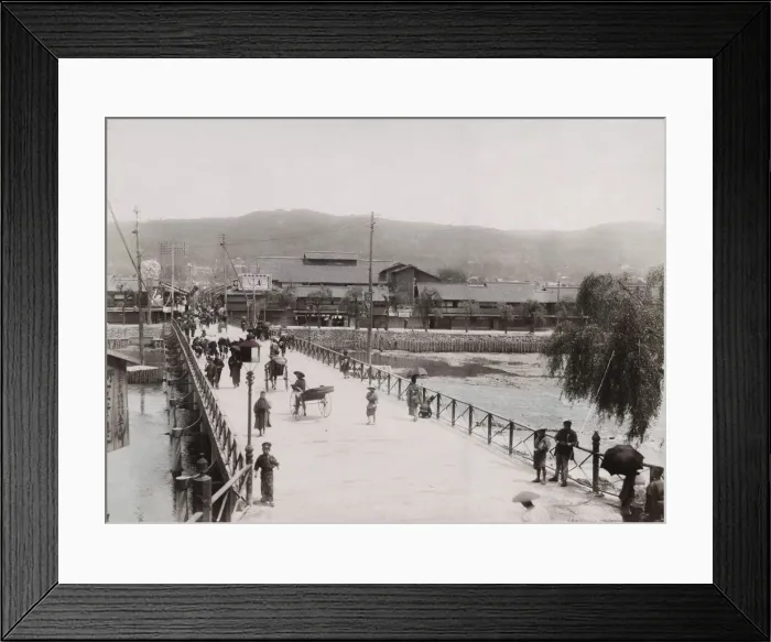 Framed Print : Shijio Bashi, iron bridge, Kyoto, Japan Framed Print : Shijio Bashi, iron bridge, Kyoto, Japan