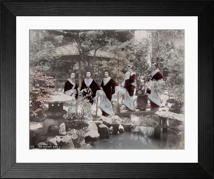 Framed Print : Young Japanese women with ornate kimonos Framed Print : Young Japanese women with ornate kimonos