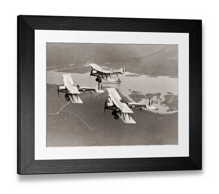 Framed Print : Oxford University Air Squadron, biplanes, c. 1934 Framed Print : Oxford University Air Squadron, biplanes, c. 1934