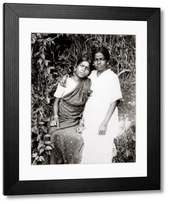 Framed Print : c. 1880s India Ceylon Sri Lanka - two young women Framed Print : c. 1880s India Ceylon Sri Lanka - two young women
