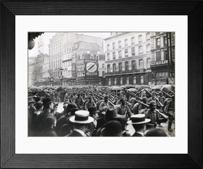 Framed Print : WWI: German soldiers in Brussels, large crowd Framed Print : WWI: German soldiers in Brussels, large crowd