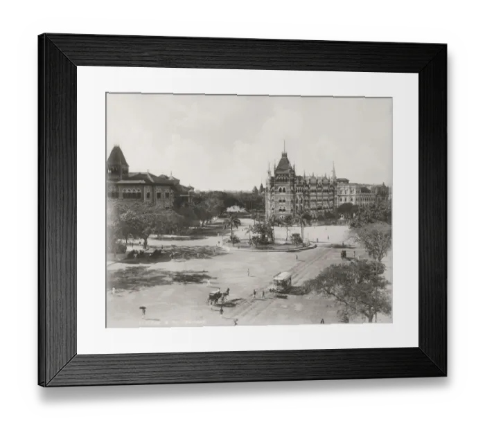 Framed Print : Street scene, Bombay, Mumbai, India Framed Print : Street scene, Bombay, Mumbai, India
