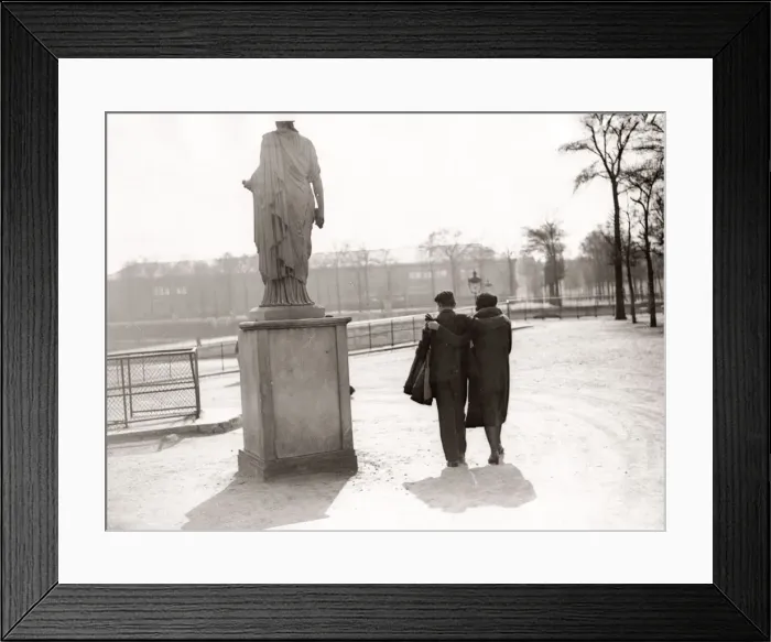 Framed Print : Couple in the spring sunshine, Paris, 1930 s Framed Print : Couple in the spring sunshine, Paris, 1930 s