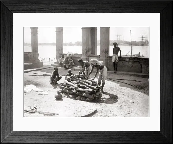 Framed Print : Corpse on funeral pyre, cremation, Calcutta, India Framed Print : Corpse on funeral pyre, cremation, Calcutta, India