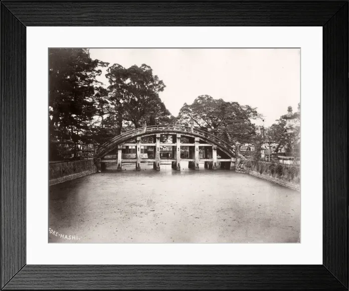 Framed Print : Wooden bridge, Kobe, Japan, von Stillfried studio, 1870s Framed Print : Wooden bridge, Kobe, Japan, von Stillfried studio, 1870s