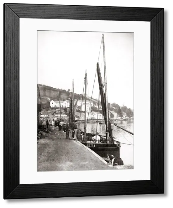 Framed Print : Fishing boats in the harbour, West Looe, Cornwall Framed Print : Fishing boats in the harbour, West Looe, Cornwall
