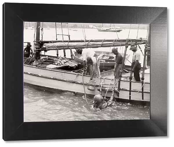 Thursday Island, Torres Straits, pearl fishing, diving from a boat, c. 1900 s