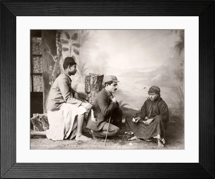 Framed Print : Pickpocket stealing a handkerchief, studio tableau, Egypt Framed Print : Pickpocket stealing a handkerchief, studio tableau, Egypt