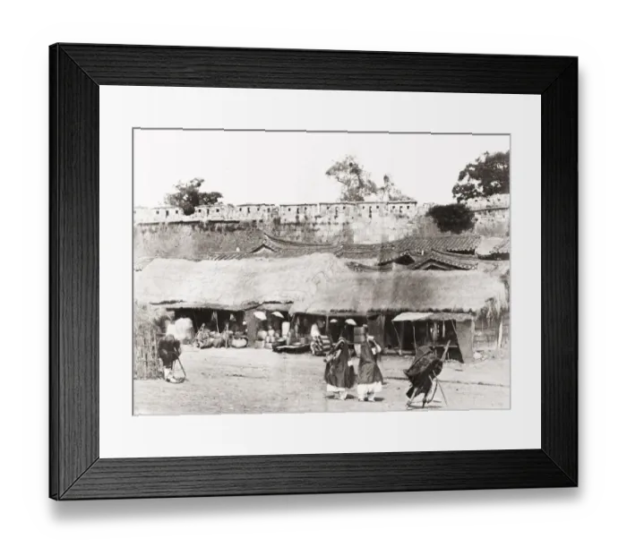 Framed Print : Street scene, Seoul, Korea Framed Print : Street scene, Seoul, Korea