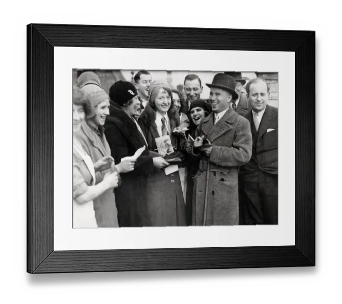 Framed Print : Actor Charlie Chaplin on his return to the UK in 1931 Framed Print : Actor Charlie Chaplin on his return to the UK in 1931