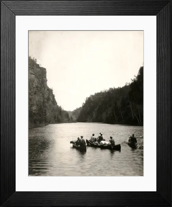 Framed Print : Early 20th century vintage press photograph Framed Print : Early 20th century vintage press photograph