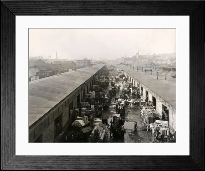 Framed Print : Early 20th century vintage press photograph Framed Print : Early 20th century vintage press photograph