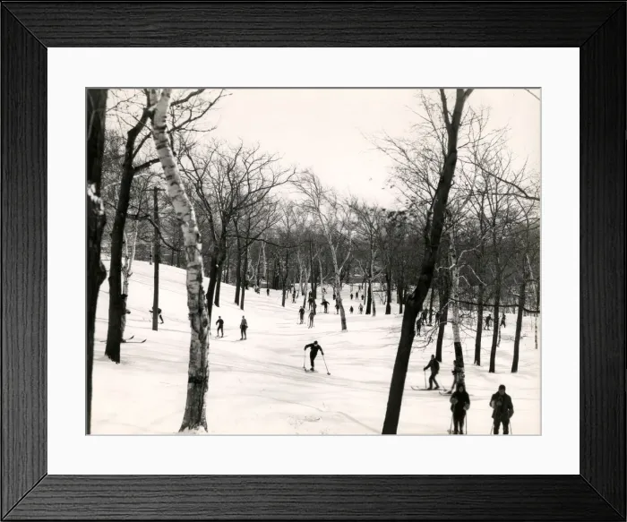 Framed Print : Early 20th century vintage press photograph Framed Print : Early 20th century vintage press photograph