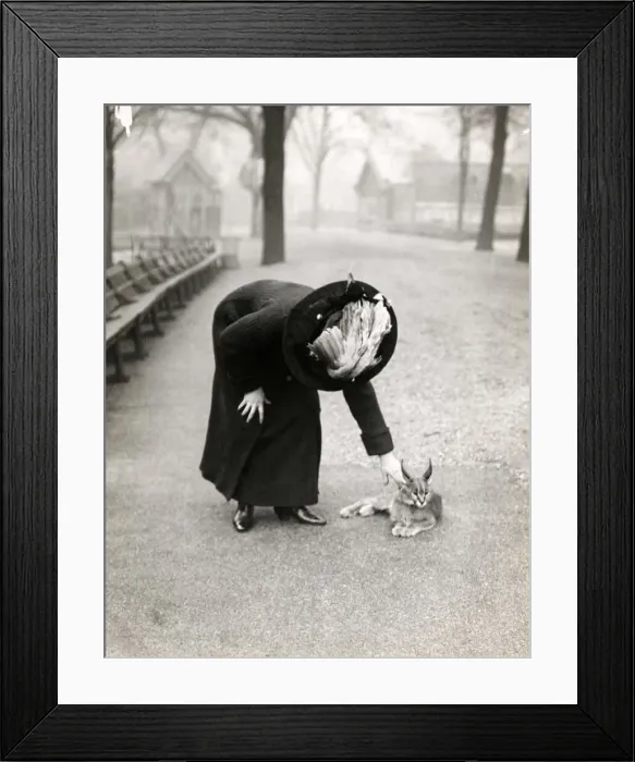 Framed Print : Early 20th century vintage press photograph Framed Print : Early 20th century vintage press photograph