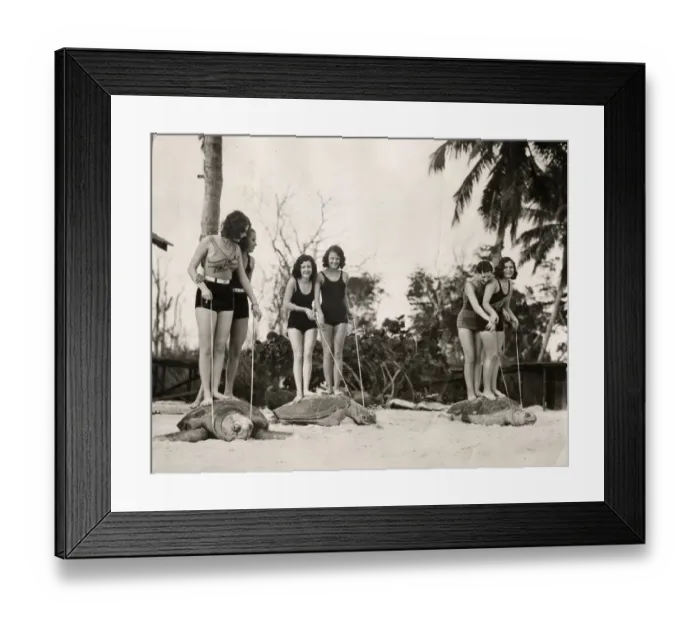 Framed Print : Early 20th century vintage press photograph Framed Print : Early 20th century vintage press photograph