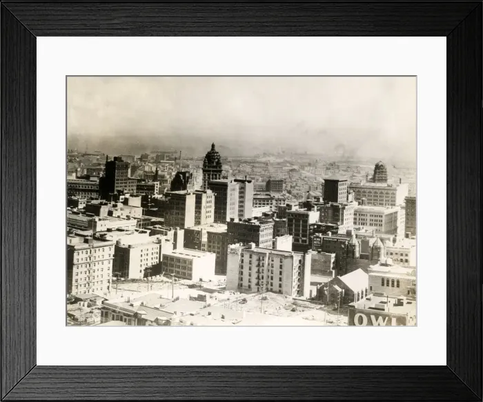 Framed Print : Early 20th century vintage press photograph Framed Print : Early 20th century vintage press photograph