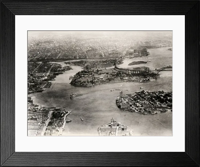 Framed Print : Early 20th century vintage press photograph Framed Print : Early 20th century vintage press photograph