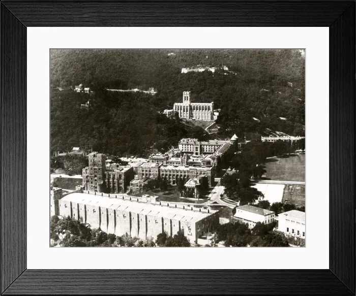 Framed Print : Early 20th century vintage press photograph Framed Print : Early 20th century vintage press photograph