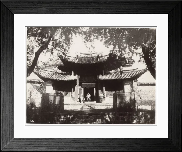 Framed Print : Chinese Buddhist temple China, Burma border, Myanamar Framed Print : Chinese Buddhist temple China, Burma border, Myanamar