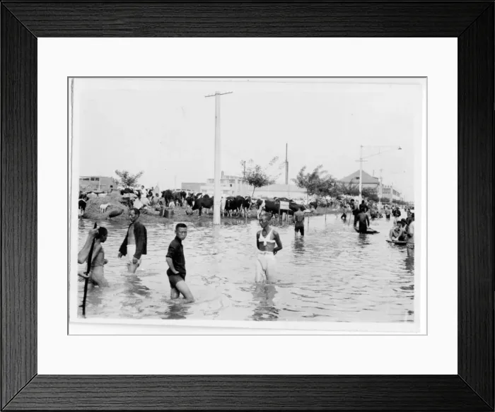 Framed Print : Flooding, flood in Tientsin, Tianjin, China 1939 Framed Print : Flooding, flood in Tientsin, Tianjin, China 1939