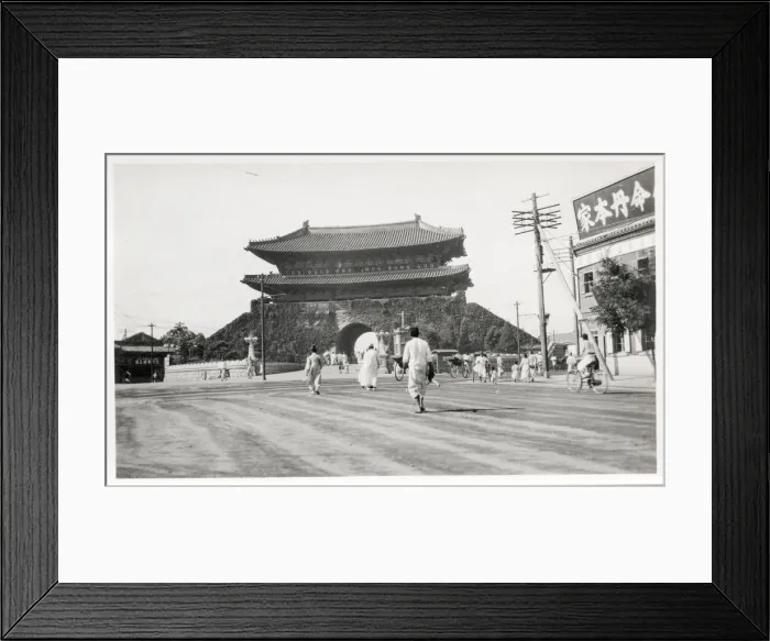 Framed Print : City Gate, Seoul, Korea, c. 1910 Framed Print : City Gate, Seoul, Korea, c. 1910
