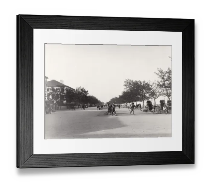 Framed Print : People on the Bund, Hankow, modern Wuhan, China Framed Print : People on the Bund, Hankow, modern Wuhan, China