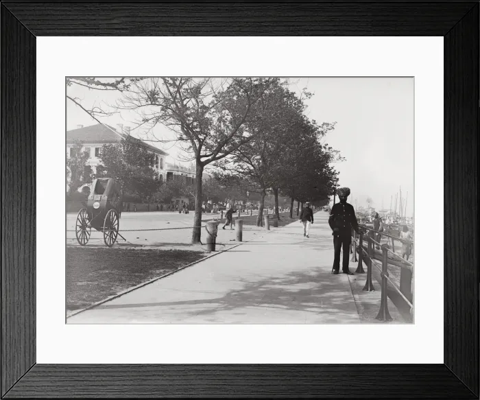Framed Print : View along the Bund, Hankow, modern Wuhan, China Framed Print : View along the Bund, Hankow, modern Wuhan, China