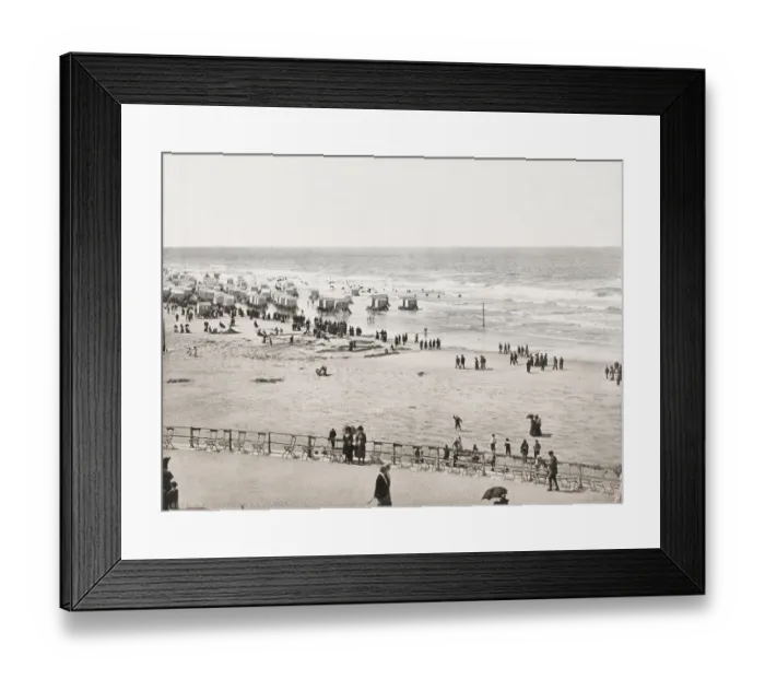 Framed Print : Tourists on the beach at Ostende, Belgium Framed Print : Tourists on the beach at Ostende, Belgium