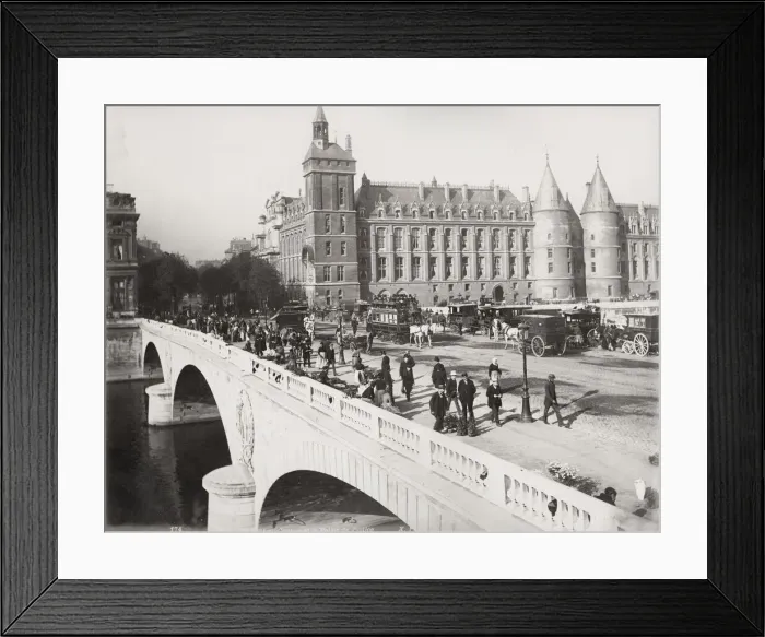 Framed Print : France - Paris, Pont au Cahnge and the Palais de Justice Framed Print : France - Paris, Pont au Cahnge and the Palais de Justice