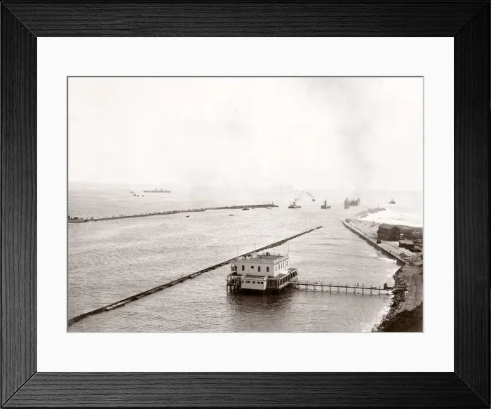 Framed Print : Entrance to Durban Harbour, South Africa Framed Print : Entrance to Durban Harbour, South Africa