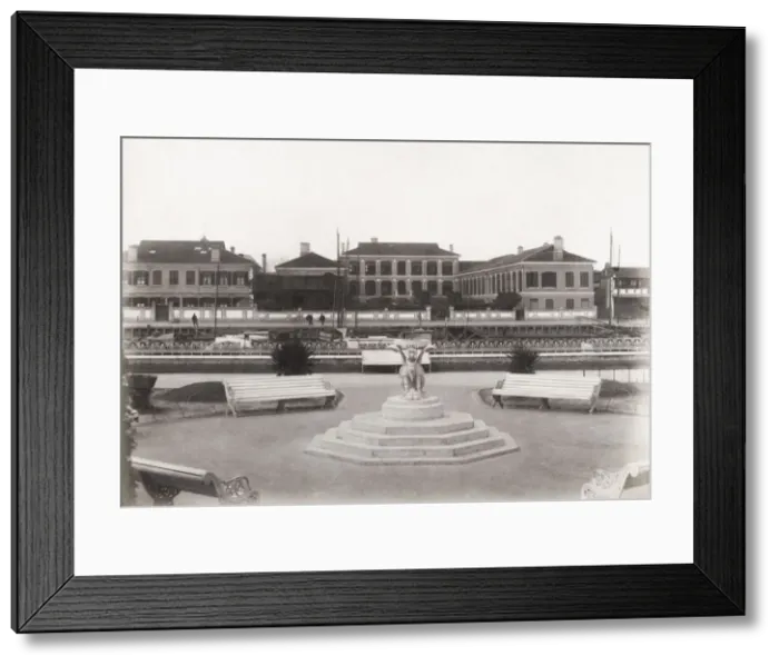 Framed Print : Public Park, The Bund, Shanghai, China Framed Print : Public Park, The Bund, Shanghai, China