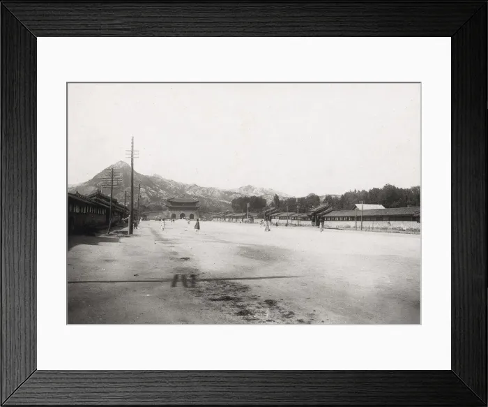Framed Print : Street to the Imperial Palace, Seoul, Korea Framed Print : Street to the Imperial Palace, Seoul, Korea
