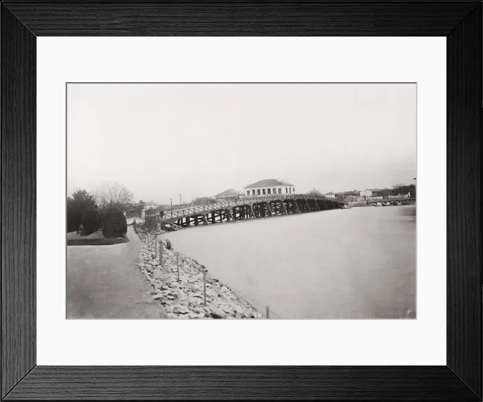 Framed Print : Bridge over the Soochow Creek, Shanghai, China Framed Print : Bridge over the Soochow Creek, Shanghai, China