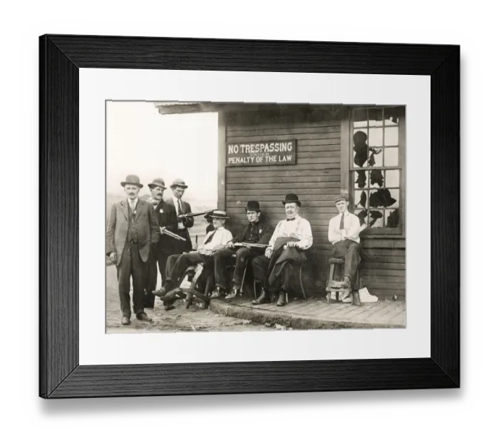 Framed Print : Early 20th century vintage press photograph Framed Print : Early 20th century vintage press photograph