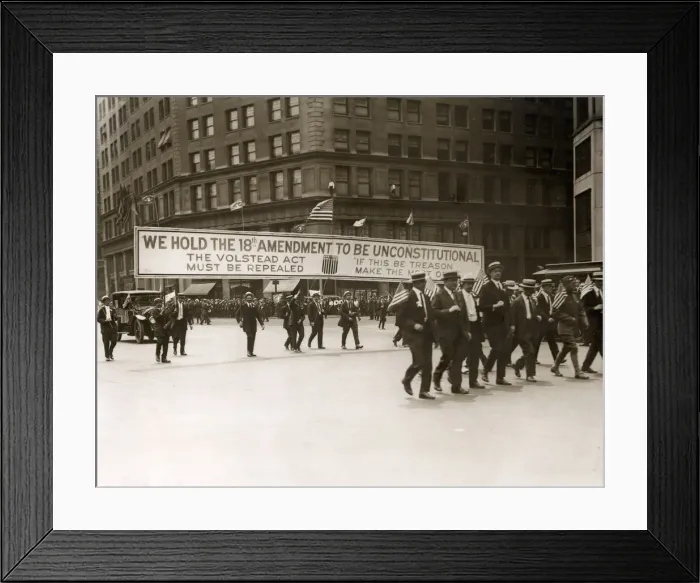 Framed Print : Early 20th century vintage press photograph Framed Print : Early 20th century vintage press photograph