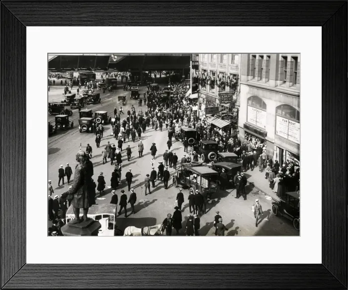 Framed Print : Early 20th century vintage press photograph Framed Print : Early 20th century vintage press photograph