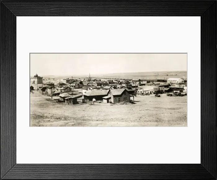 Framed Print : Early 20th century vintage press photograph Framed Print : Early 20th century vintage press photograph