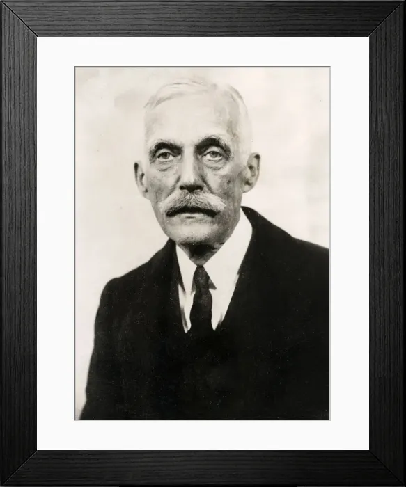 Framed Print : Early 20th century vintage press photograph Framed Print : Early 20th century vintage press photograph