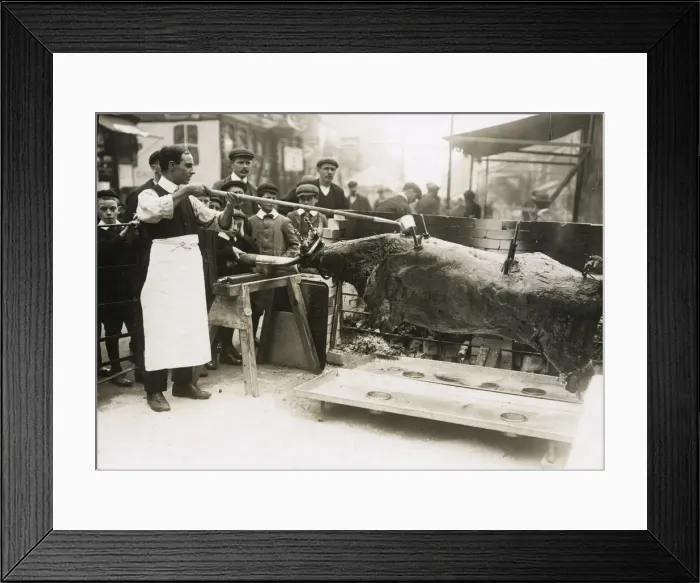 Framed Print : Early 20th century vintage press photograph Framed Print : Early 20th century vintage press photograph