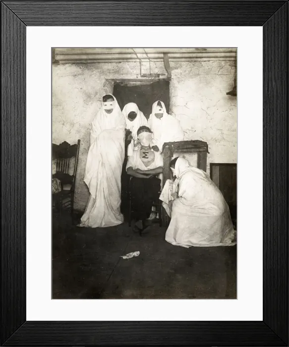 Framed Print : Early 20th century vintage press photograph Framed Print : Early 20th century vintage press photograph