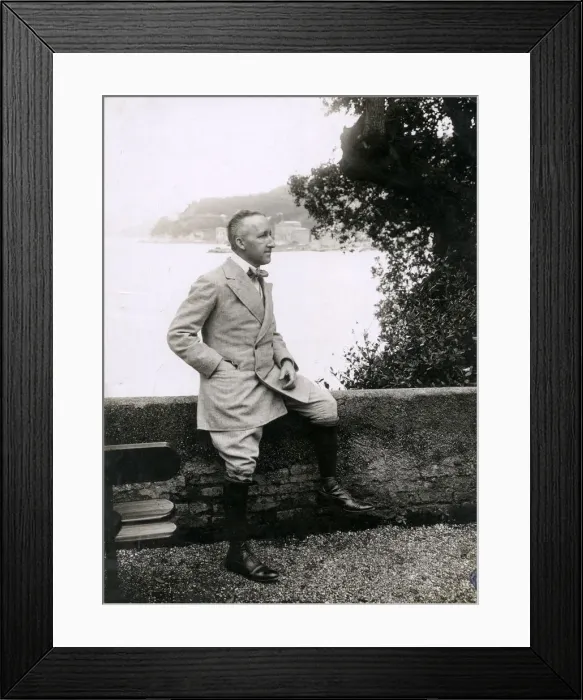 Framed Print : Early 20th century vintage press photograph Framed Print : Early 20th century vintage press photograph