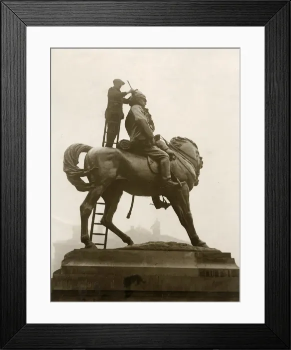Framed Print : Early 20th century vintage press photograph Framed Print : Early 20th century vintage press photograph