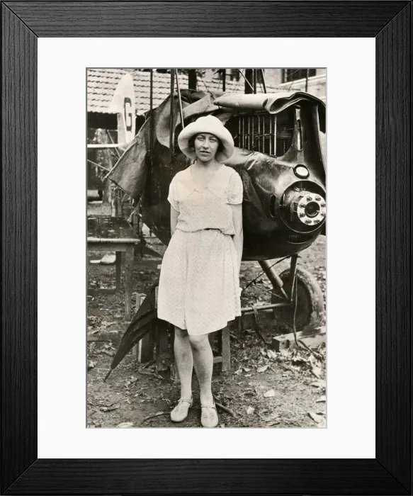 Framed Print : Early 20th century vintage press photograph Framed Print : Early 20th century vintage press photograph