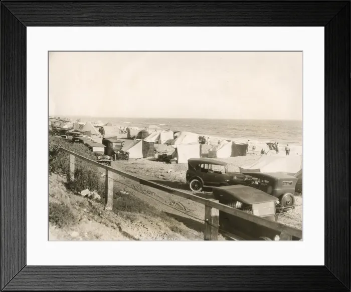 Framed Print : Early 20th century vintage press photograph Framed Print : Early 20th century vintage press photograph